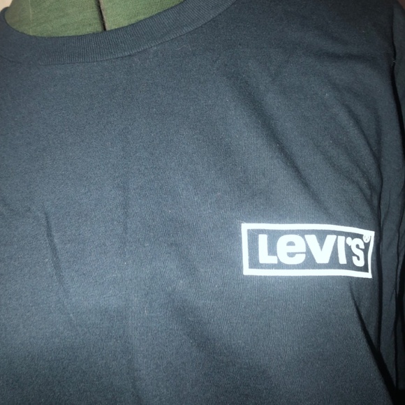 Levi’s Tshirt - Picture 2 of 6